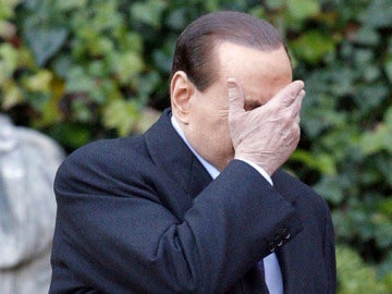 Detenidas dos personas por chantajear a Berlusconi por sus fiestas