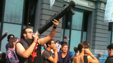 El 15-M llama a la huelga como protesta contra la reforma constitucional