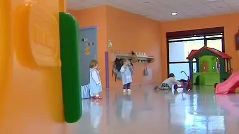 Niños en una escuela infantil Niños en una escuela infantil
