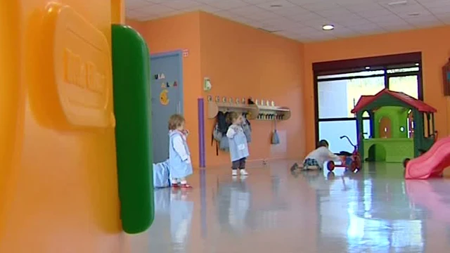 Niños en una escuela infantil Niños en una escuela infantil