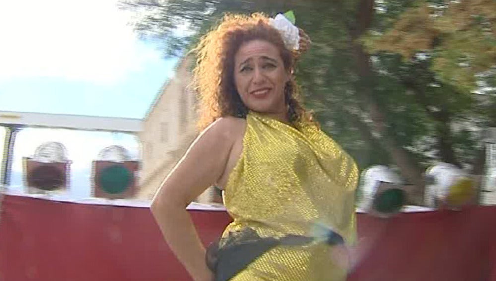 La alcaldesa, caracterizada de Lola Flores
