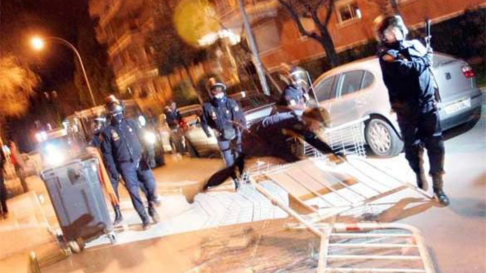 Fuertes altercados en la primera noche de fiestas de Alcorcón Fuertes altercados en la primera noche de fiestas de Alcorcón
