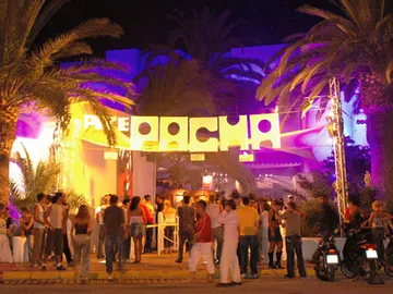 Un hombre dispara en la puerta de la discoteca 'Pachá' y se da a la fuga Un hombre dispara en la puerta de la discoteca 'Pachá' y se da a la fuga