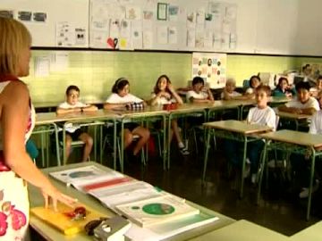 Abrazos y lágrimas en el primer día de cole Abrazos y lágrimas en el primer día de cole