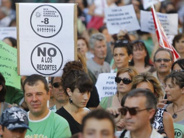 Miles de personas vuelven a manifestarse contra los 'recortes' en Educación