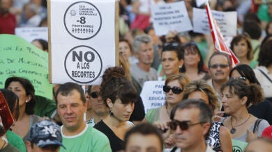 Miles de personas vuelven a manifestarse contra los 