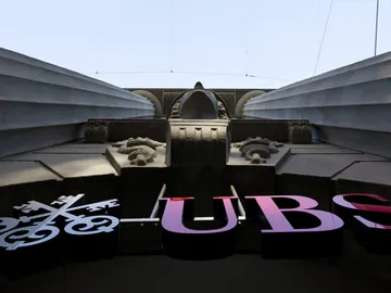 Logo del banco suizo UBS en Zurich Logo del banco suizo UBS en Zurich