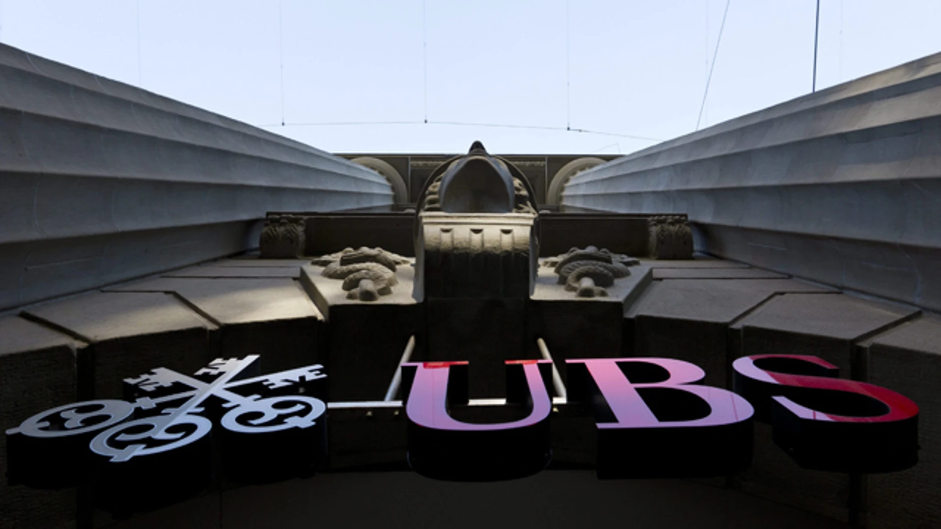 Logo del banco suizo UBS en Zurich Logo del banco suizo UBS en Zurich
