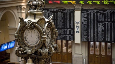 El Ibex 35 cierra casi plano y consolida los 8.000 puntos