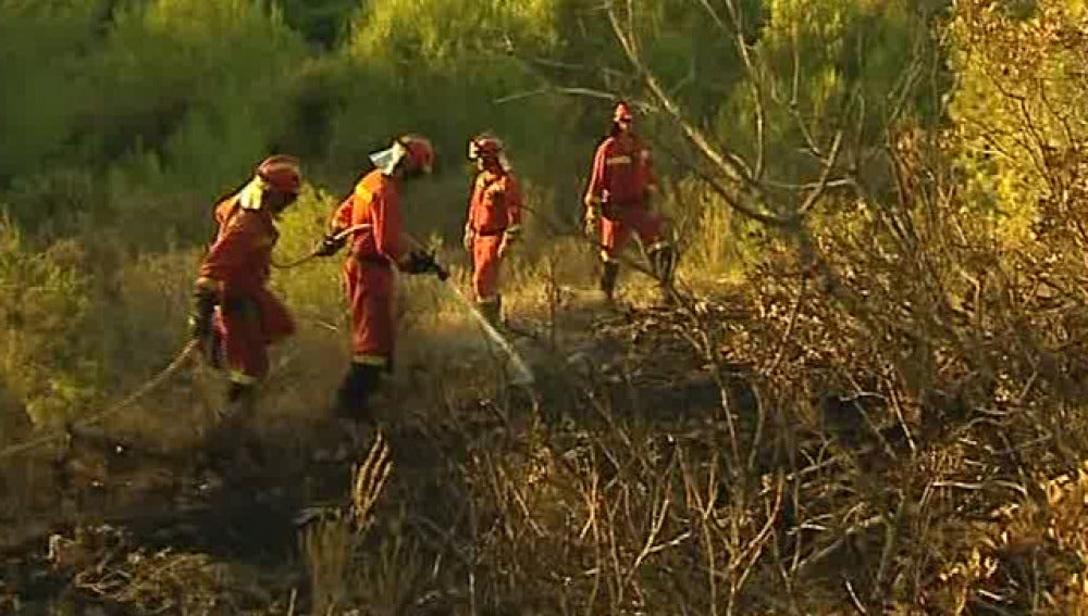 Los vecinos desalojados por el incendio de Cala Llonga vuelven a sus casas