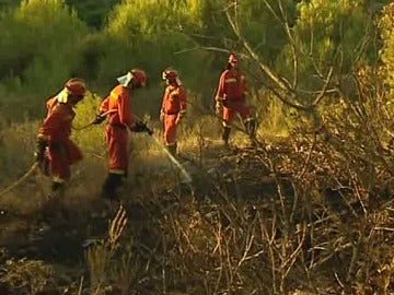 Los vecinos desalojados por el incendio de Cala Llonga vuelven a sus casas