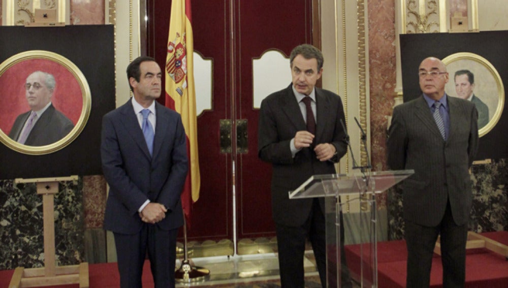 Zapatero y Bono durante el homenaje a los ex presidentes