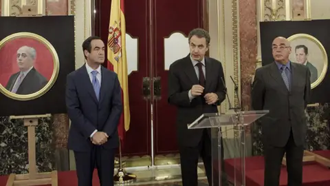 Zapatero y Bono durante el homenaje a los ex presidentes Zapatero y Bono durante el homenaje a los ex presidentes