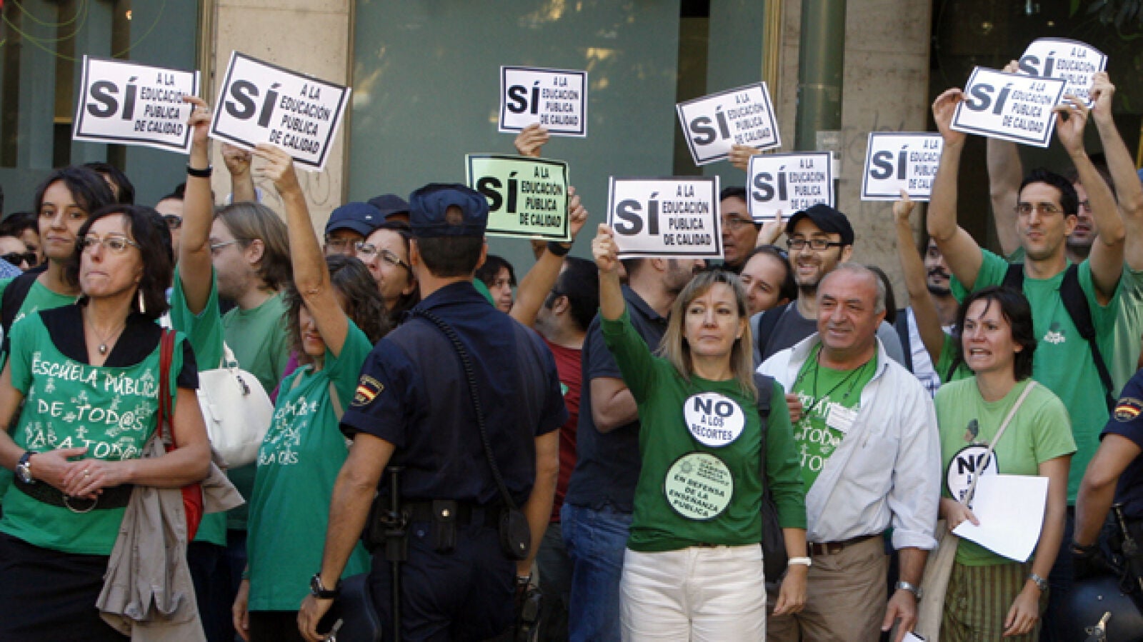 La huelga es seguida por el 43%, según la Comunidad, y por un 80, según los sindicatos 