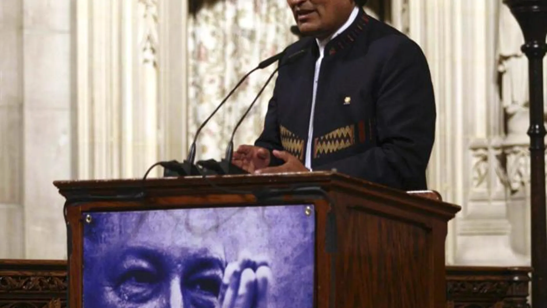 Evo Morales habla durante una misa ofrecida por la salud de Hugo Chávez Evo Morales habla durante una misa ofrecida por la salud de Hugo Chávez