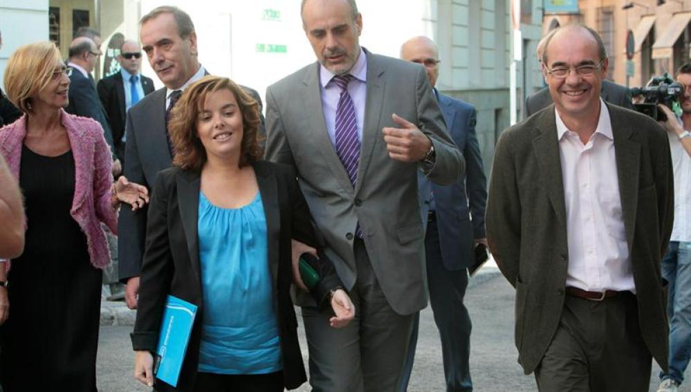 Rosa Díez, José Antonio Alonso, Soraya Sáenz de Santamaría, Joan Ridao y Francisco Jorquera a su salida del Congreso