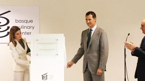 Los pr&iacute;ncipes en la inauguraci&oacute;n del BCC en San Sebasti&aacute;n