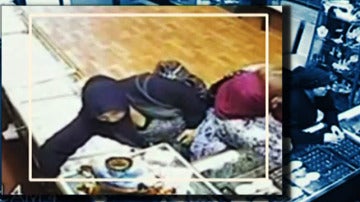 Tres gitanas roban en una joyeria