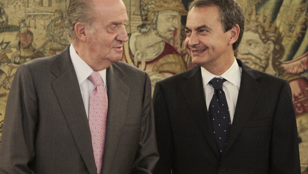 Don Juan Carlos junto a Rodríguez Zapatero