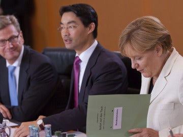 Angela Merkel junto al ministro de Finanzas alemán