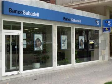 Permitirán que se queden en la casa pagando un alquiler de 250 euros al mes durante cinco años y con opción a compra Permitirán que se queden en la casa pagando un alquiler de 250 euros al mes durante cinco años y con opción a compra
