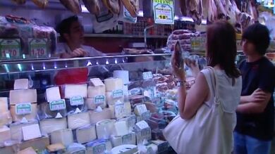Los españoles gastan en la cesta de la compra 400 euros menos que en 2010