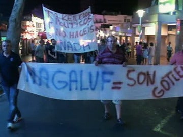 Vecinos de Magaluf protestando