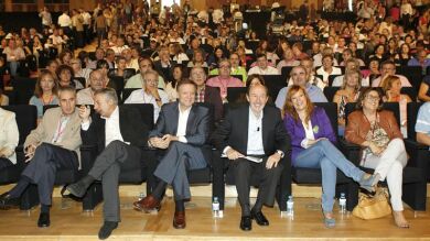 EL PSOE se compromete a no subir los impuestos a los asalariados