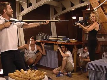 El capitán se enfrenta a Leonor El capitán se enfrenta a Leonor