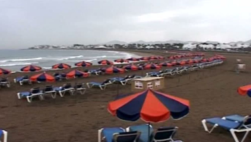 Algas tóxicas impiden el baño en las playas de Lanzarote y La Graciosa