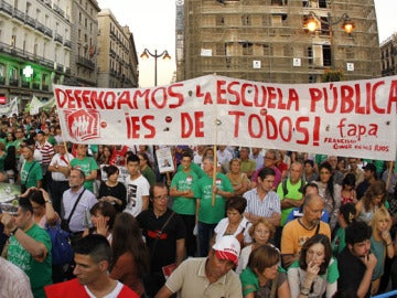 Una 'marea verde' formada por padres, alumnos y profesores