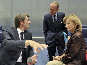 Elena Salgado con los ministros de finanzas de Francia, Francois Baroin, y de Luxemburgo, Luc Frieden 