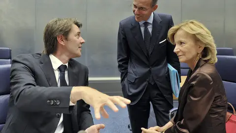 Elena Salgado con los ministros de finanzas de Francia, Francois Baroin, y de Luxemburgo, Luc Frieden Elena Salgado con los ministros de finanzas de Francia, Francois Baroin, y de Luxemburgo, Luc Frieden
