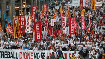 Miles de personas claman en Barcelona por un trabajo digno y contra recortes