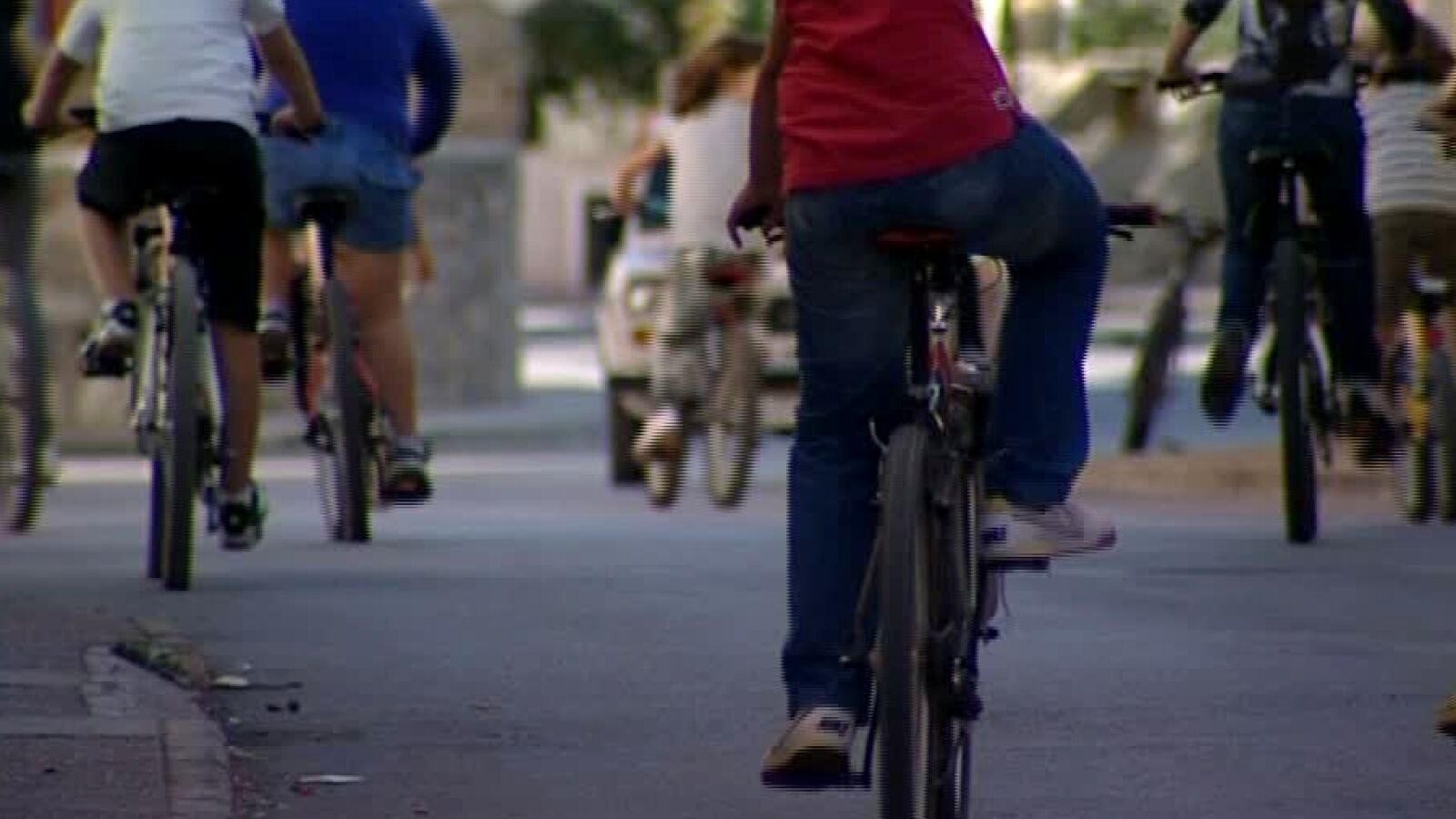 Las bicicletas no sólo son para el verano en un pueblo de Teruel
