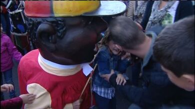 Jotas, alegría y cabezudos en las Fiestas del Pilar de Zaragoza