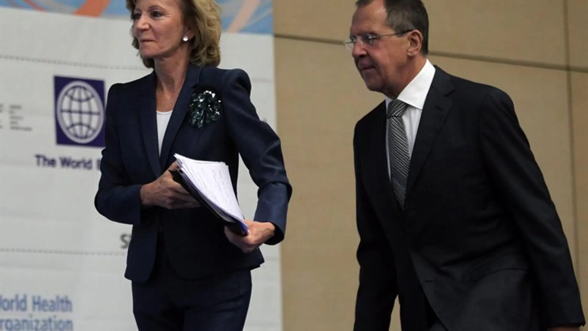 La vicepresidenta y ministra de Economía y Hacienda de España, Elena Salgado (i) y el ministro ruso de Exteriores, Sergei Lavrov La vicepresidenta y ministra de Economía y Hacienda de España, Elena Salgado (i) y el ministro ruso de Exteriores, Sergei Lavrov