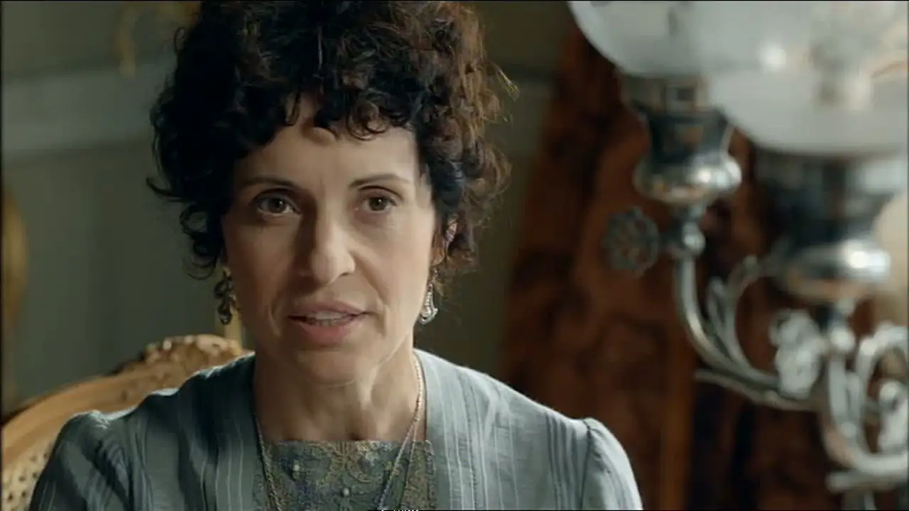 Ángela le pide a Teresa que readmita a Belén