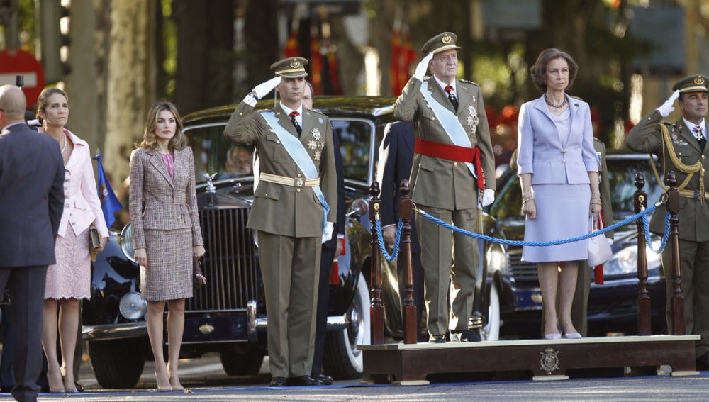 Don Juan Carlos junto al Príncipe Felipe, Doña Sofía y Letizia