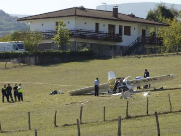 Un fallecido y un herido grave al estrellarse su avioneta