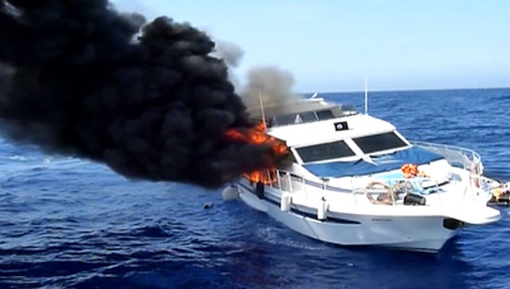 Incendio en un barco en Gran Canaria