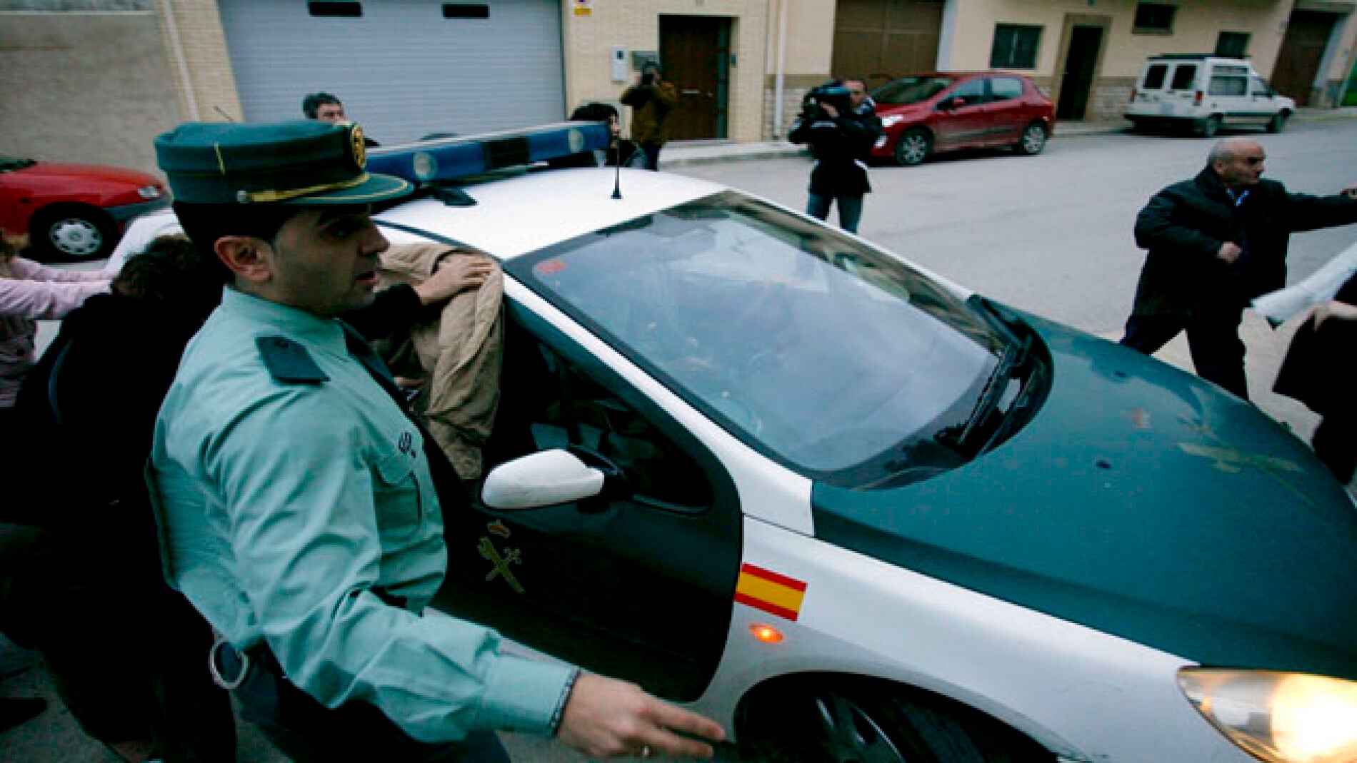 Imagen de archivo de un coche de la Guardia Civil tras una detenci&oacute;n.