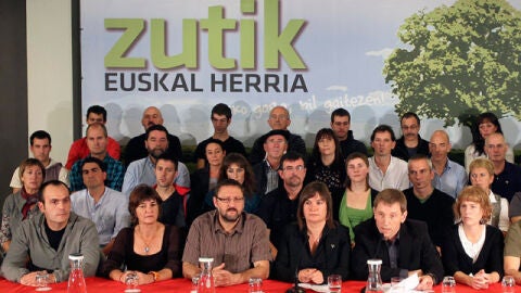 La izquierda abertzale pide el cese de la violencia