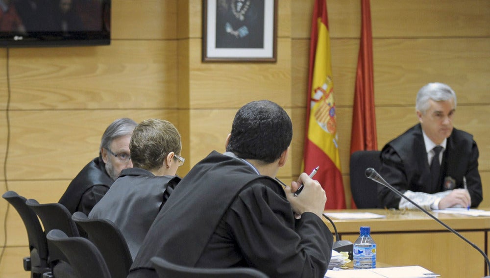 Imagen del juicio contra una joven en Zaragoza acusada de matar a su hijo recién nacido