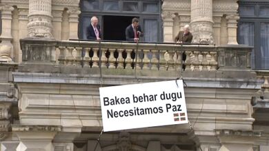 Retiran de la Diputación de Vizcaya el cartel con el lema “Necesitamos la paz”
