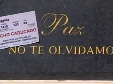 Pegatinas para notificar los nichos caducados en Zaragoza Pegatinas para notificar los nichos caducados en Zaragoza