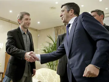 Patxi López saluda a Rufi Etxeberria Patxi López saluda a Rufi Etxeberria