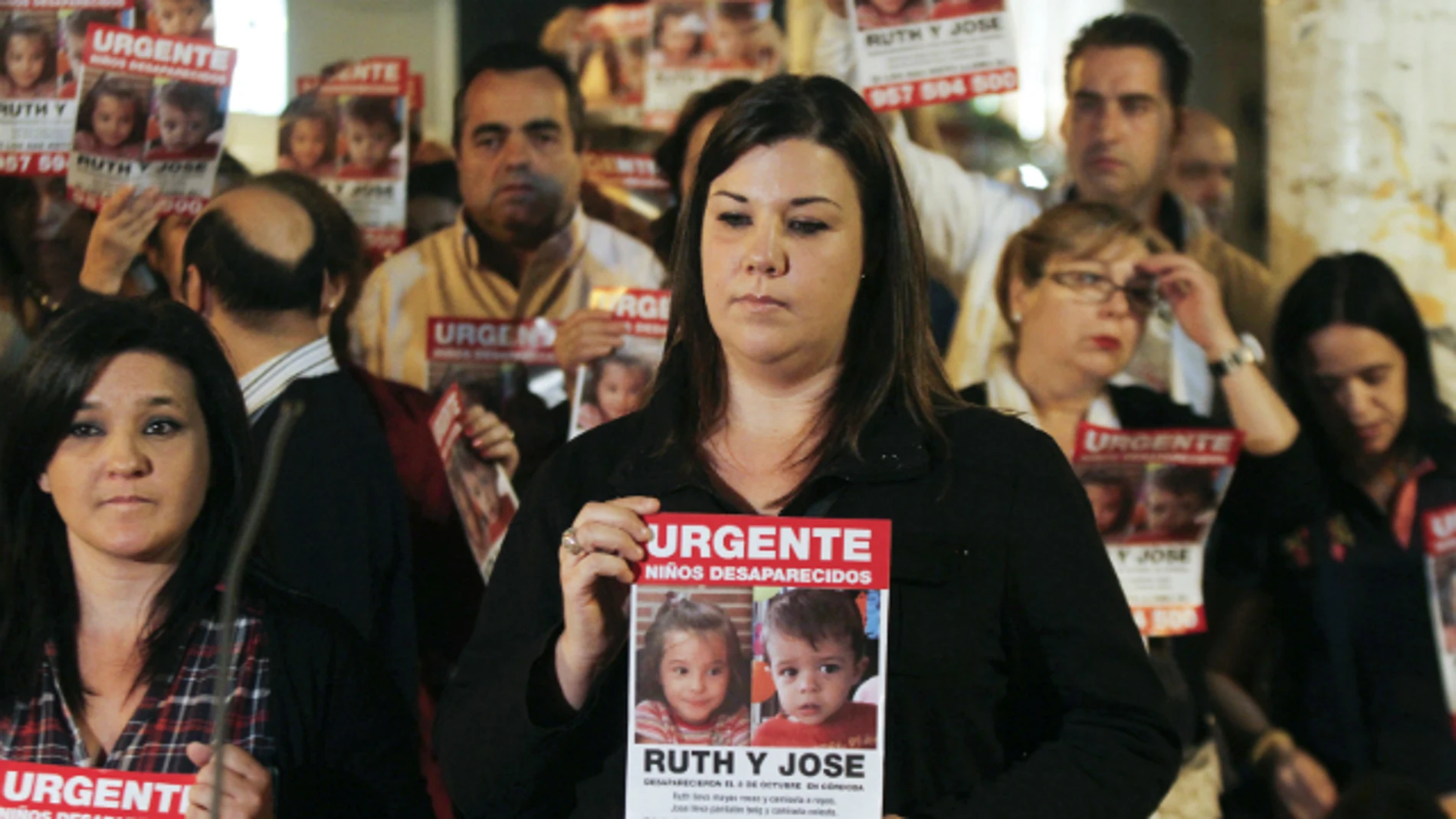 Concentración silenciosa en Huelva en recuerdo de los niños desaparecidos Ruth y José Concentración silenciosa en Huelva en recuerdo de los niños desaparecidos Ruth y José