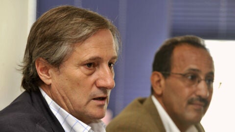 Willy Meyer (izda), junto al delegado del Frente Polisario en Canarias, Mohamen Salem