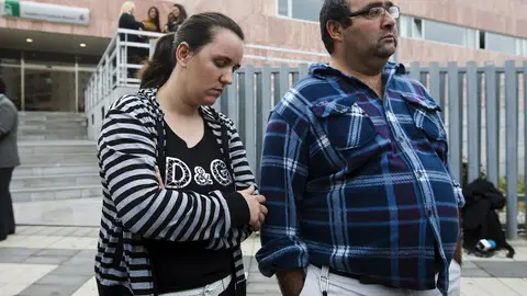 Los padres de María Esther Jiménez llegan al Juzgado de Menores de Arriate Los padres de María Esther Jiménez llegan al Juzgado de Menores de Arriate